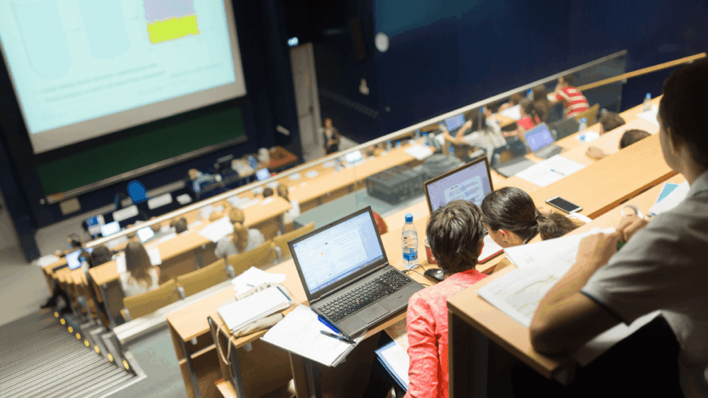 Czy polskie uczelnie są gotowe na neuroatypowych studentów? Wyniki największego polskiego badania o neuroróżnorodności na uczelniach